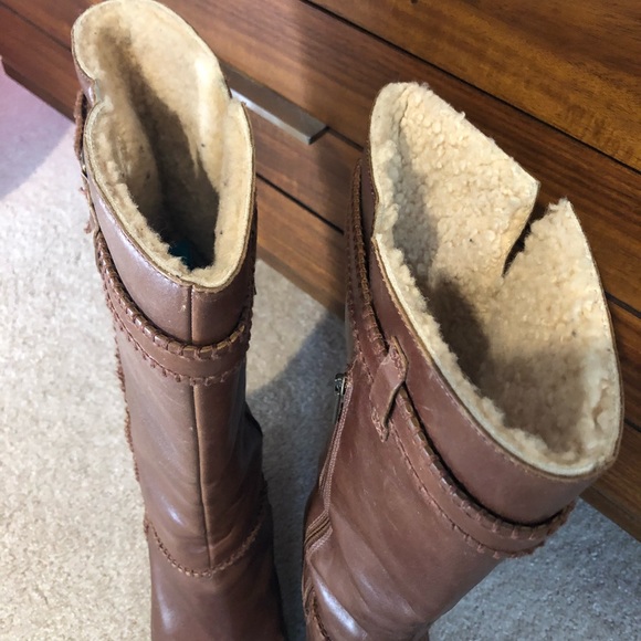 Ugg- Leather wedge boots - Picture 3 of 9